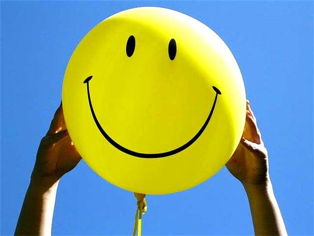 День сміху - це нагадування про те, що навіть у найважчі часи нам життєво необхідно зберігати здатність усміхатися, насамперед - над самими собою.